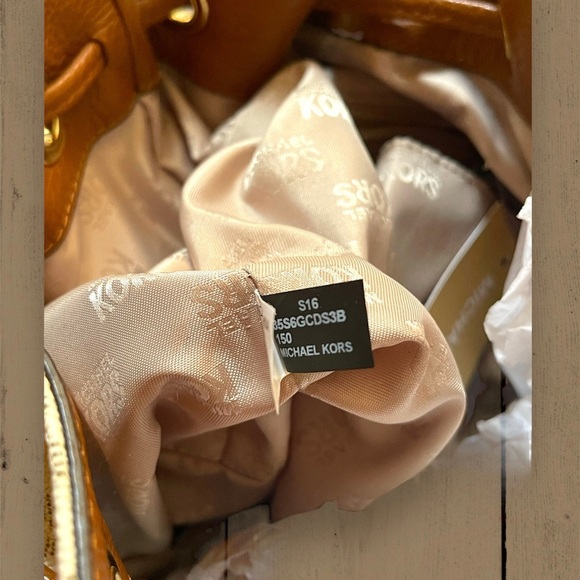 NWT MICHAEL KORS Camden Large Drawstring Satchel Bag - Vanilla - Picture 8 of 11